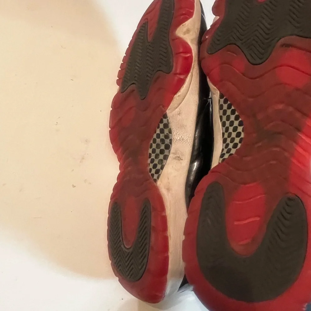 AIR JORDAN 11 LOW BRED SIZE 13 MEN